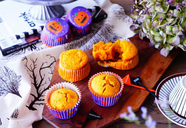 カボチャとオレオのハロウィンカップケーキ, カボチャとオレオのハロウィンカップケーキの材料（マフィンカップ10個分・約225kcal／1個）, カボチャとオレオのハロウィンカップケーキの作り方（調理時間：15分（焼く時間は除く））, かぼちゃとクルミのパウンドケーキ, かぼちゃとクルミのパウンドケーキの材料（18cmパウンドケーキ型1台分・約200kcal／1切れ）, かぼちゃとクルミのパウンドケーキの作り方（調理時間：15分（焼く時間は除く））, かぼちゃのスコーン, かぼちゃのスコーンの材料（6個分・約109 kcal／1個）, かぼちゃのスコーンの作り方（調理時間：20分）, シンプルかぼちゃマフィン, シンプルかぼちゃマフィンの材料（6個分・約180kcal／1個）, シンプルかぼちゃマフィンの作り方（調理時間：20分（焼く時間は除く））, かぼちゃのコロコロドーナツ, かぼちゃのコロコロドーナツの材料（15個分・約70kcal／1個）, かぼちゃのコロコロドーナツの作り方（調理時間：25分（生地を寝かせる時間を除く））