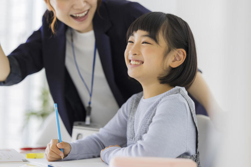 1.子どもが失敗したら自信を無くさないよう励ます, 2.愛情を注いで、できるだけ叱らない, 3.小学校3～4年生くらいまではとにかく自然の中で遊ばせる, 1.子どもをありのまま受け入れ、「あなたは大切な存在だ」というメッセージを伝える, 2.自分の意見や感覚を言語化するトレーニングと相手を理解するトレーニングを同時に行う, 3.目標設定と振り返りにより挑戦を支援する
