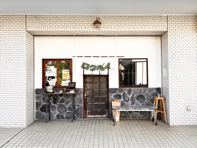 揚げ物とスイーツ、夫婦で営む“CAFE”, 最高級「天使の海老」を贅沢に, 旨みを引き出す、 “ツノ シルエット” 揚げ！？, 彩り豊かなワンプレートの魅力, とんかつと並ぶ大人気メニュー