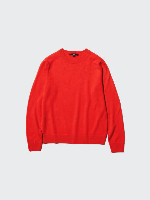 ユニクロの赤系アイテムで魅せる♡ALL UNIQLOの秋冬カラーコーデ7選, ワインカラー×黒ブルゾンでつくる大人の洗練カジュアル, 赤ニットを肩掛けしてつくるトリコロールコーデ, 赤タートルが映える淡色ワントーンコーデ, ワインカーディガン×ベージュパンツの上品ニュアンスコーデ, ワイン×ブラックでつくる大人のきれいめスウェットコーデ, 赤カシミヤ×カーキパンツのカラーミックスコーデ, 赤ポロセーター×ネイビーパンツのトラッドコーデ