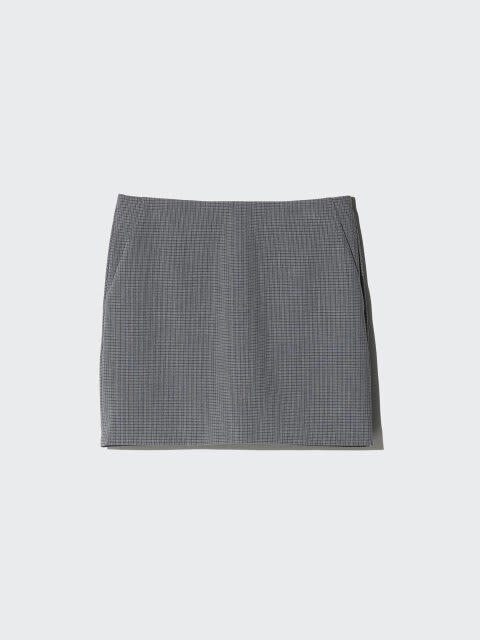 ユニクロの赤系アイテムで魅せる♡ALL UNIQLOの秋冬カラーコーデ7選, ワインカラー×黒ブルゾンでつくる大人の洗練カジュアル, 赤ニットを肩掛けしてつくるトリコロールコーデ, 赤タートルが映える淡色ワントーンコーデ, ワインカーディガン×ベージュパンツの上品ニュアンスコーデ, ワイン×ブラックでつくる大人のきれいめスウェットコーデ, 赤カシミヤ×カーキパンツのカラーミックスコーデ, 赤ポロセーター×ネイビーパンツのトラッドコーデ