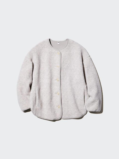 ユニクロの赤系アイテムで魅せる♡ALL UNIQLOの秋冬カラーコーデ7選, ワインカラー×黒ブルゾンでつくる大人の洗練カジュアル, 赤ニットを肩掛けしてつくるトリコロールコーデ, 赤タートルが映える淡色ワントーンコーデ, ワインカーディガン×ベージュパンツの上品ニュアンスコーデ, ワイン×ブラックでつくる大人のきれいめスウェットコーデ, 赤カシミヤ×カーキパンツのカラーミックスコーデ, 赤ポロセーター×ネイビーパンツのトラッドコーデ