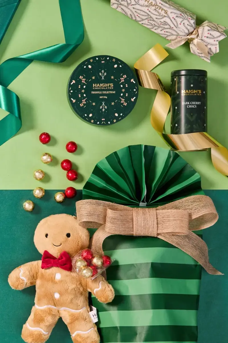 1. How to wrap a gift that makes people say WOW, 2. How to wrap an awkward-shaped gift, Easy steps to gift wrap a plush toy, 3. How to wrap like a pro, Easy steps to wrapping a stylish present