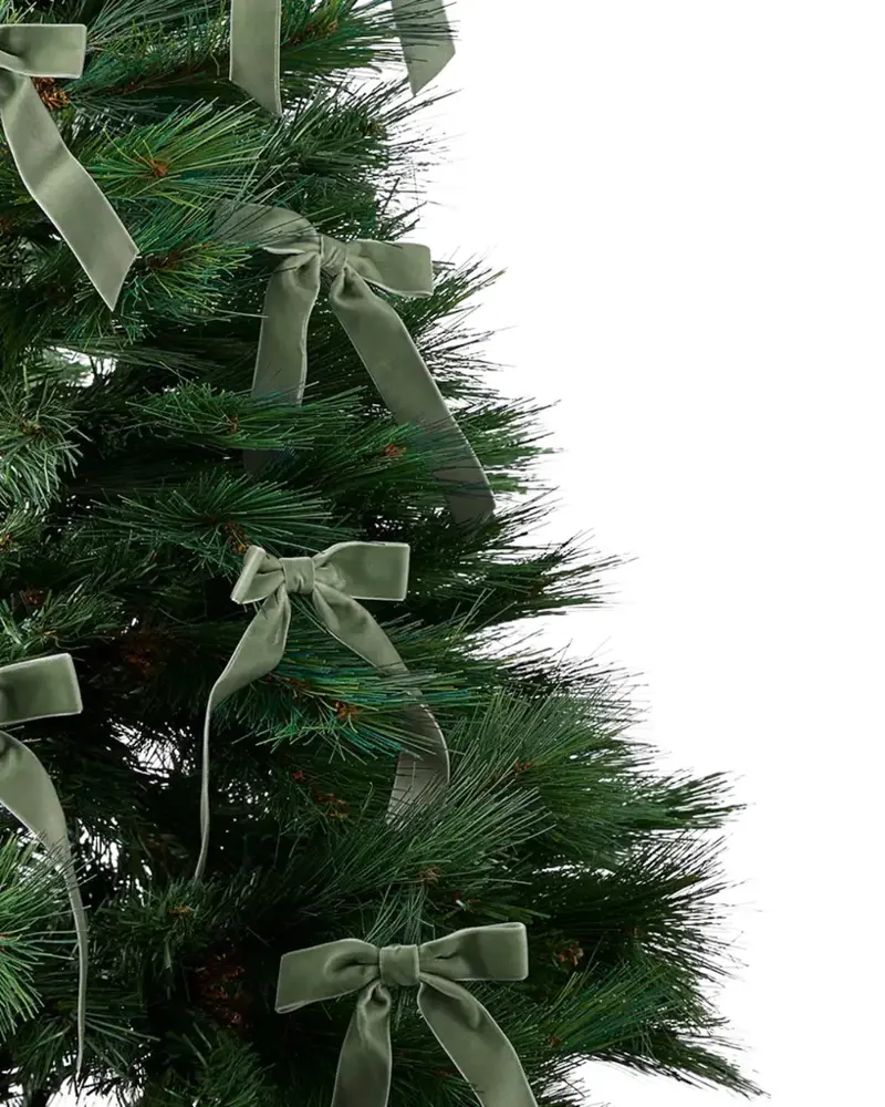 The best luxury Christmas decorations 2025, When to put up Christmas decor?, What is trending this year for Christmas decor?, Related article: