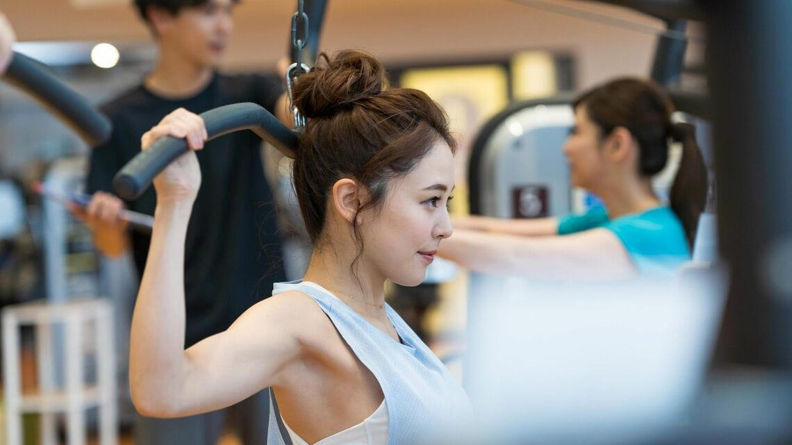 筋肉をつけて体組成を変える, 糖質をしっかり摂らないと筋肉はつかない, 消費エネルギー「プラス300kcal」で筋肉をつけやすく, 1日1800kcalのエネルギー摂取を目指す