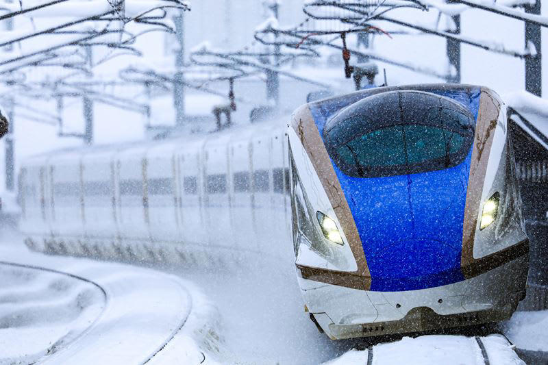 今年のJR東日本は「雪」に本気！ゲレンデ直結の魅力, 上越新幹線で直行「ガーラ湯沢スキー場」, 直通「たにがわ」号運行スケジュールと料金のお得な活用術, お得な切符とプランの活用, もう一つの注目株！深夜発「臨時特急アルプス」と白馬エリアへのアクセス