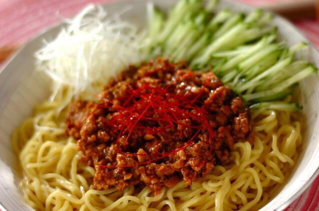 ・「中華料理で好きなのは？」の結果は…, ・「中華料理、好きな麺類は？」の結果は…, ・「家でよく作る中華料理は？」の結果は…, ・「中華料理を食べる頻度は？」の結果は…