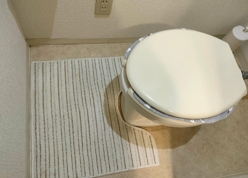 1：バスマットとトイレマット, 2：湯沸かし機能つきの電気ポット, 3：オフィスチェア, 一度手放したことで、本当に必要なものを選べた