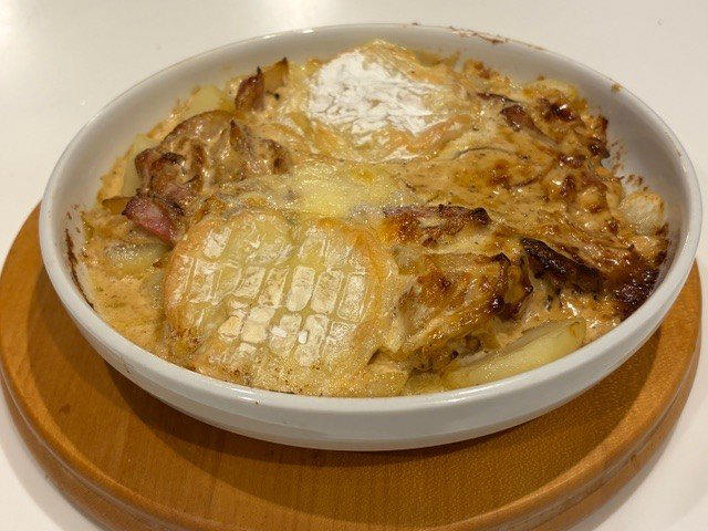 1：白菜が大量にあったらつくりたい「白菜のグラタン」（Gratin de côtes de bettes）, 2：チーズがとろ～り「カマンベールとジャガイモのグラタン」（Tartiflette）, 3：フランスの冬の定番「昔ながらの野菜スープ」, 心も体も温まるフランスの冬のレシピ