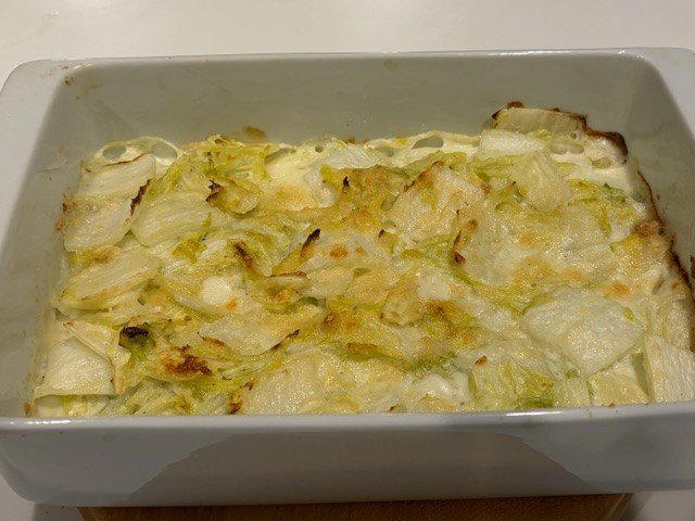 1：白菜が大量にあったらつくりたい「白菜のグラタン」（Gratin de côtes de bettes）, 2：チーズがとろ～り「カマンベールとジャガイモのグラタン」（Tartiflette）, 3：フランスの冬の定番「昔ながらの野菜スープ」, 心も体も温まるフランスの冬のレシピ