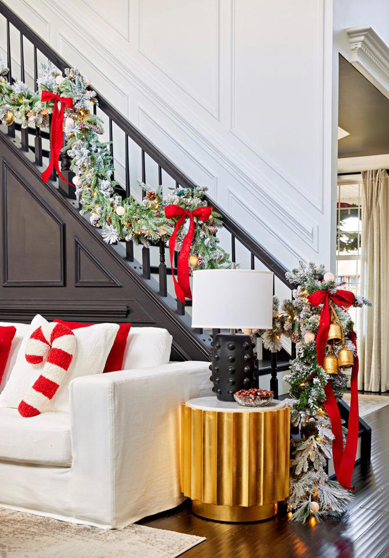 1. A Return to Classic Decor, 2. A Mix of New, Repurposed, and Secondhand, 3. Statement Bows, 4. Moody Colors, Neutrals, and Soft Metallics, 5. Mixed Greenery Wreaths, 6. Elevated Outdoor Decor, 7. Streamlined and Textured Christmas Centerpieces, 8. Simple Garlands and Trees
