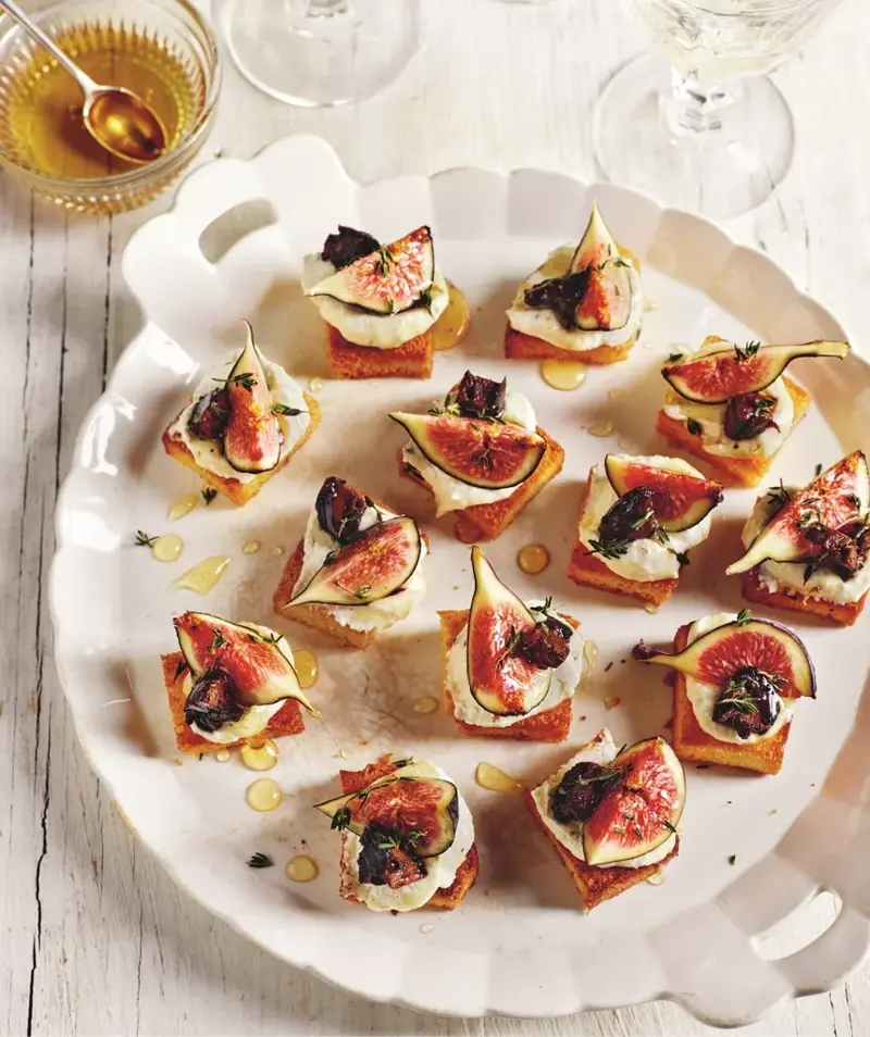 CULINARY CURIOSITY, BUSIER THAN USUAL, CAMEMBERT & SPINACH FILO PASTRY SLICES WITH A BEETROOT & POMEGRANATE SALPICON, APPLE & MINCEMEAT STRUDEL, MINI BRIOCHE TOASTS WITH WHIPPED FETA, FRESH FIGS