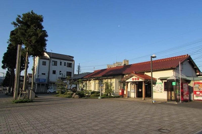 第三セクター鉄道の異例配当, 売上の半分「車両リース料」, 車両更新と輸送人員減少の課題, 沿線小駅での特急増収策
