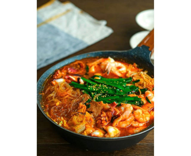 ①らあめん花月嵐「THE麻辣拉麺 FANTASTIC Special Edition」, ②すき家「牛・胡麻麻辣湯鍋定食」, ③肉汁餃子のダンダダン「麻辣湯肉汁餃子」, ④三十雑穀スープ 和風麻辣湯, ⑤野菜たっぷり麻辣湯風春雨煮込み