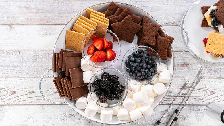 Dessert pie parfait, No-churn ice cream, Dump cake meets pie, Granola crisp takes a pie twist, Make biscuit cakes with a pie filling topping, Upgrade Jell-O with pie filling, Cake and sweet bread topping, Pie filling cordials and chocolates, Sandwich cookies and whoopie pies get even sweeter, S'moresgasbord s'mores board