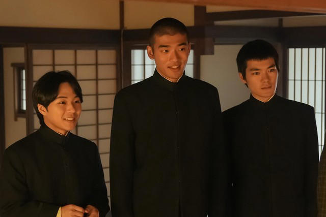 「ヘブンクイズ大会」いったいなぜ？, ヘブンの来し方を説明的にならずに見せるために、ふじきみつ彦が提案, 「英語指導の先生が『これ、外国人には絶対伝わらないよ』と。そりゃそうですよね」, 学生役の3人が細やかないい芝居をしていた