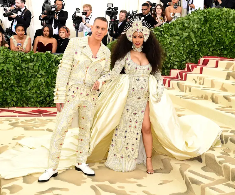 1999 – Rock Style, 2004 – Dangerous Liaisons: Fashion and Furniture in the 18th Century, 2006 – Anglomania: Tradition and Transgression in British Fashion, 2008 – Superheroes: Fashion and Fantasy, 2016 – Manus x Machina: Fashion in an Age of Technology, 2018 – Heavenly Bodies: Fashion and the Catholic Imagination, 2021 – About Time: Fashion and Duration, 2025 – Superheroes: Fashion and Fantasy