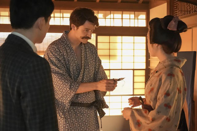 「ヘブンクイズ大会」いったいなぜ？, ヘブンの来し方を説明的にならずに見せるために、ふじきみつ彦が提案, 「英語指導の先生が『これ、外国人には絶対伝わらないよ』と。そりゃそうですよね」, 学生役の3人が細やかないい芝居をしていた