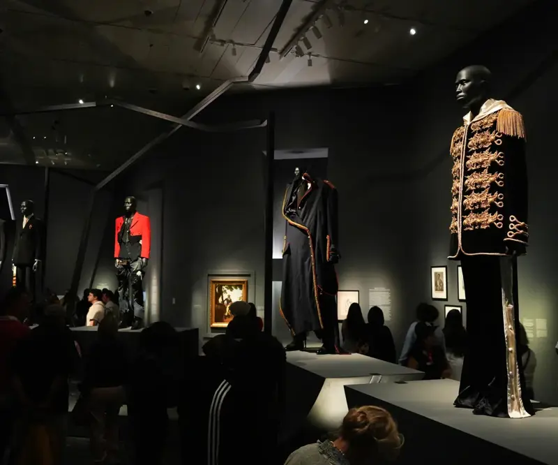 1999 – Rock Style, 2004 – Dangerous Liaisons: Fashion and Furniture in the 18th Century, 2006 – Anglomania: Tradition and Transgression in British Fashion, 2008 – Superheroes: Fashion and Fantasy, 2016 – Manus x Machina: Fashion in an Age of Technology, 2018 – Heavenly Bodies: Fashion and the Catholic Imagination, 2021 – About Time: Fashion and Duration, 2025 – Superheroes: Fashion and Fantasy