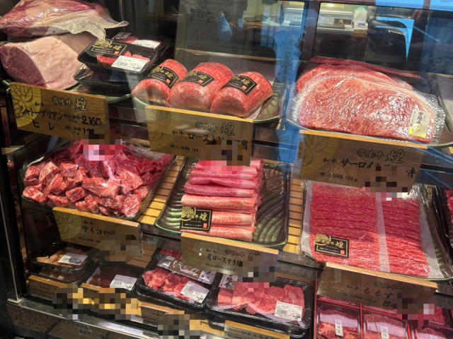 ・某有名高級焼肉店にも卸している実力, ・生肉だけじゃない！　総菜も絶品, ・実食レビュー　高級焼肉店の味が自宅で, ・1番人気ハンバーグはどうだ？, ・営業日は週末のみ, ・今回訪れた店舗の詳細