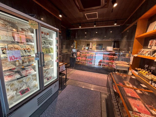 ・某有名高級焼肉店にも卸している実力, ・生肉だけじゃない！　総菜も絶品, ・実食レビュー　高級焼肉店の味が自宅で, ・1番人気ハンバーグはどうだ？, ・営業日は週末のみ, ・今回訪れた店舗の詳細