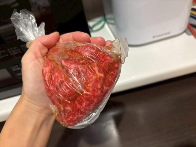 ・某有名高級焼肉店にも卸している実力, ・生肉だけじゃない！　総菜も絶品, ・実食レビュー　高級焼肉店の味が自宅で, ・1番人気ハンバーグはどうだ？, ・営業日は週末のみ, ・今回訪れた店舗の詳細