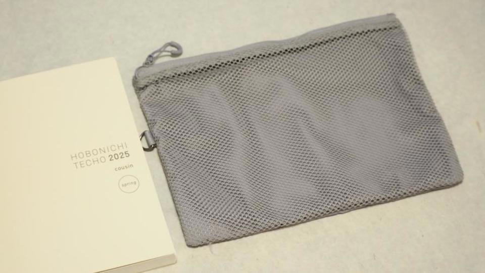 無印良品のアイテムを「ブックポーチ」に, 単行本、文庫本が入れられるよ, 付箋やしおりも持ち運びやすい, 「本を読もう！」と読書欲がアップしたよ, シンプルで使いやすいカラー