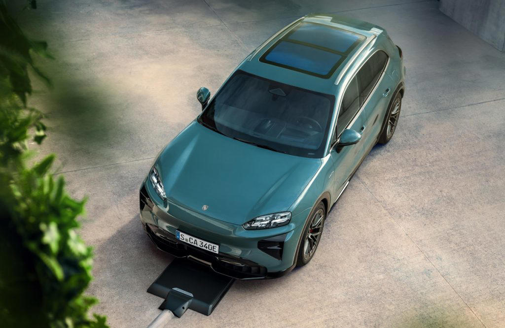 Cayenne Electric configurator is already on Porsche Malaysia’s website, Supercar-like performance, Capable of travelling the distance, charge the car wirelessly, Curved display? In a car?, More roomy than ICE-based Cayennes, complete with active aerodynamics