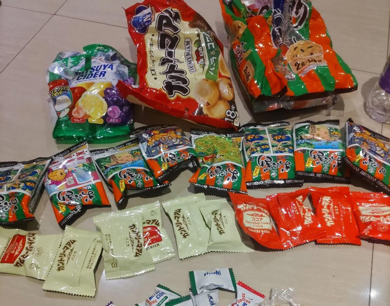世界で通用する“日本のお菓子”のポテンシャル, ベスト3位「〇〇入り煎餅」は“ここぞ”で渡せば評価爆上がり？, ベスト2位“おにぎりせんべい”はパッケージに強みあり, ベスト1位「〇〇チョコレート」は海外旅行のマストアイテム？, 番外編：予想以上に受けが悪かった日本のお菓子