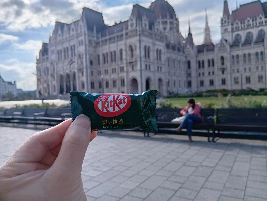 世界で通用する“日本のお菓子”のポテンシャル, ベスト3位「〇〇入り煎餅」は“ここぞ”で渡せば評価爆上がり？, ベスト2位“おにぎりせんべい”はパッケージに強みあり, ベスト1位「〇〇チョコレート」は海外旅行のマストアイテム？, 番外編：予想以上に受けが悪かった日本のお菓子