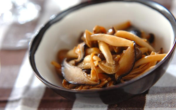 キノコのポタージュスープ, キノコのサワークリーム煮, キノコと豆腐のチャンプルー, キノコのみそマヨトースト, 辛くないキノコジャージャー麺, たっぷりキノコのハヤシライス
