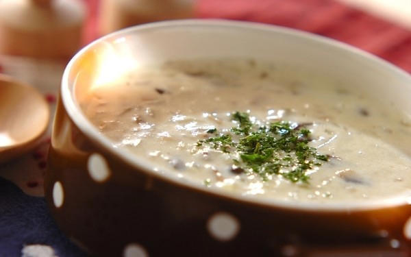 キノコのポタージュスープ, キノコのサワークリーム煮, キノコと豆腐のチャンプルー, キノコのみそマヨトースト, 辛くないキノコジャージャー麺, たっぷりキノコのハヤシライス