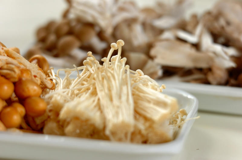 キノコのポタージュスープ, キノコのサワークリーム煮, キノコと豆腐のチャンプルー, キノコのみそマヨトースト, 辛くないキノコジャージャー麺, たっぷりキノコのハヤシライス
