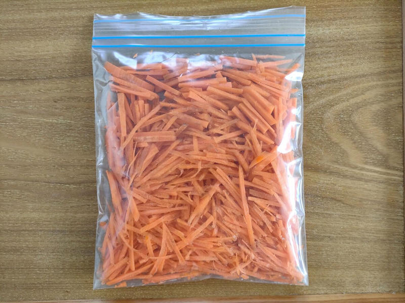 大根は丸ごと1本買ってOK！, ニンジンは万能選手！千切り冷凍がおすすめ, タマネギは簡単にスライス。みそ汁の具にも愛用, ピーマンはひと口大にカット。カレーも煮物に投入