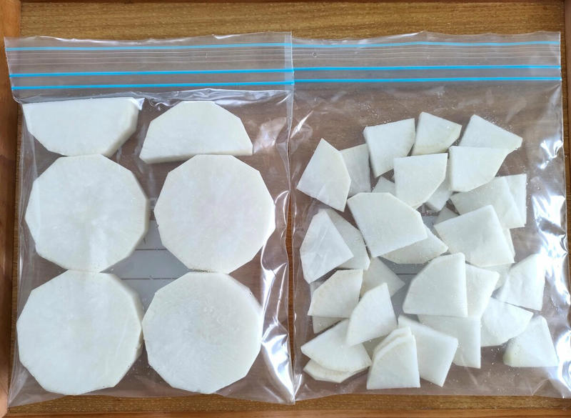大根は丸ごと1本買ってOK！, ニンジンは万能選手！千切り冷凍がおすすめ, タマネギは簡単にスライス。みそ汁の具にも愛用, ピーマンはひと口大にカット。カレーも煮物に投入