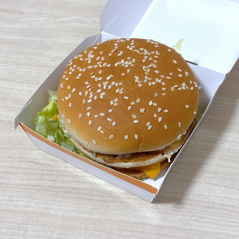 手順1．ペーパーナプキンを広げて、2枚重ねます, 手順2．ビッグマックの箱を開けて、ペーパーナプキンをかぶせます, 手順3．ビッグマックの箱を閉めて、ひっくり返します, 手順4．箱を開けて、ペーパーナプキンをたたみます