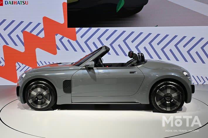 スポーツカー受難の時代、それでもコペン開発は続く, JMS2025出品の「K-OPEN」は市販化への強い意志表示, 新型コペンの予想価格は270万円〜320万円！ なぜ大幅アップ？, 後輪駆動化による専用設計, 軽でも価格はロードスター並み？ メカニズムが近いRFと比較, 新型コペンの予想スペック, 新型コペンのボディサイズ予想, 駆動方式を後輪駆動化する好影響とは, 後輪駆動化によるパッケージングの課題, エンジンは660ccターボ継続、6速MT採用にも期待大！, 新型コペンの販売方法と発売時期