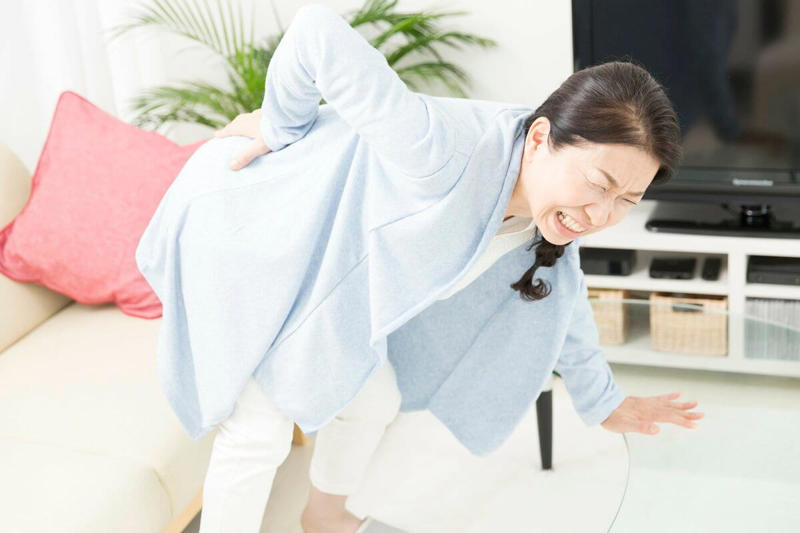 更年期になると腰痛を起こしやすい原因は？, 更年期世代がとくに注意したい「坐骨神経痛」, 更年期世代の日常的にできる「腰痛予防策」, 症状が出たら「原因の特定」を最優先に
