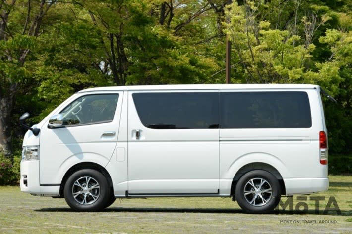 ジャパンモビリティショー2025に「新型ハイエース」のヒント登場, 新型ハイエースのボディサイズはどうなる？ 予想される2つのラインナップ, ボディタイプ1：標準（前輪駆動ベース・4ナンバーサイズ維持）, ボディタイプ2：ロング版（後輪駆動ベース・1ナンバー仕様）, 新型ハイエースの予想価格は270万円〜！, 標準（前輪駆動/4ナンバー）の予想価格：270万円〜, ロング版（後輪駆動/荷室長3000mm）の予想価格：300万円〜, ボンネット装着の理由は？ 「衝突安全基準」への対応, 理想的なボディ形状の現行ハイエース, 現行ハイエースは衝突安全基準に難あり, ボンネットのあるハイエースに進化が必要, ボンネット装着でも全長は維持される理由, ハイエースの全長を前提とした日本の物流, 「コンセプト」が示す4ナンバーサイズ維持のアイデア, ハイエースコンセプトの注意点, 新型ハイエースの発売時期は2029年頃か？ 現行モデルの中古車価格高騰も