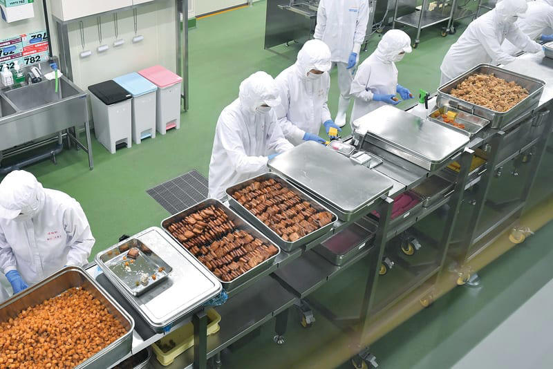 秋に行きたい“おいしい”工場見学ランキング, 1位：中村屋 中華まんミュージアム（埼玉県）, 2位：崎陽軒 横浜工場（神奈川県）, 3位：御菓子御殿 読谷本店（沖縄県）, 4位以下の注目スポット, 4位：カップヌードルミュージアム 大阪池田（大阪府）, 5位：鐘崎総本店 笹かま館（宮城県）, 6位：めんたいパークとこなめ（愛知県）, 7位：一蘭の森 糸島（福岡県）, 8位：ロイズカカオ＆チョコレートタウン（北海道）, 8位：おたべ本館（京都府）, 10位：白い恋人パーク（北海道）, 10位：こんにゃくパーク（群馬県）, おいしい工場見学ランキング・調査概要