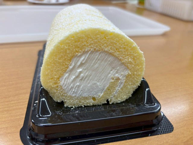 ・つくば工場、まさかの潜入OK！, ・まずはホイップ＆カスタードの世界へ, ・さて問題です。これは何のスイーツ？, ・ロールケーキはなんと手巻き！, ・グルメ工場見学はやはり美味しくて楽しい