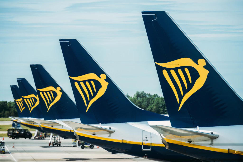 What food and drinks do Jet2 and Ryanair allow?