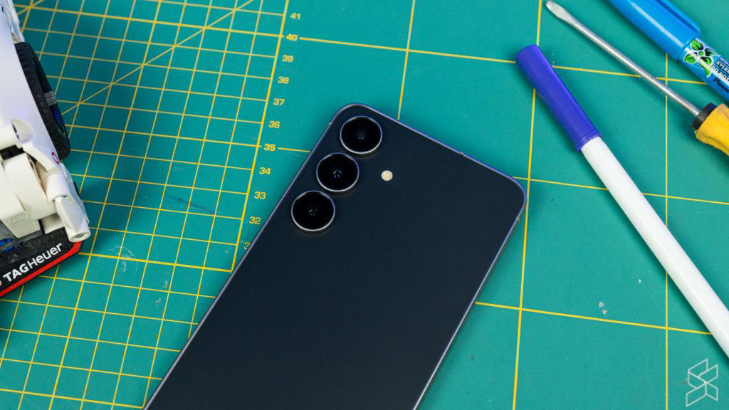 Build Quality &amp; Screen: Big Screen or Compact Size? You Choice, Performance: Galaxy S25 Flexes its Flagship Superiority, Cameras: Same, Same, but Different?, Battery &amp; Charging: FE Takes The Crown, Software: Top-notch Android Skin + Top-notch Software Support, Galaxy S25 FE: Best Value Samsung Phone in 2025?