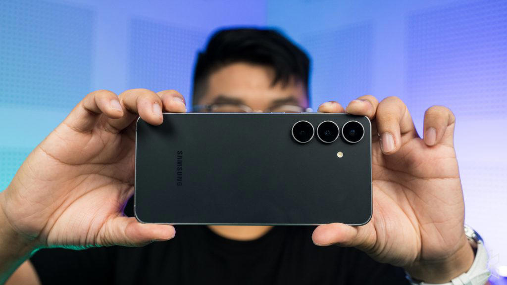 Build Quality &amp; Screen: Big Screen or Compact Size? You Choice, Performance: Galaxy S25 Flexes its Flagship Superiority, Cameras: Same, Same, but Different?, Battery &amp; Charging: FE Takes The Crown, Software: Top-notch Android Skin + Top-notch Software Support, Galaxy S25 FE: Best Value Samsung Phone in 2025?