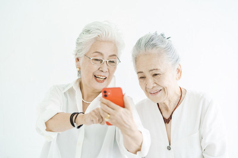 この記事を執筆した専門家, 高齢者が対象の「スマートフォン活用支援事業」, 区によって要件や助成金は異なる「最大3万円も」, 東京都以外の自治体ではどうなの？, 高齢者にとってスマホに移行するチャンス, 高齢者向け「スマホ購入費用の補助制度」【まとめ】