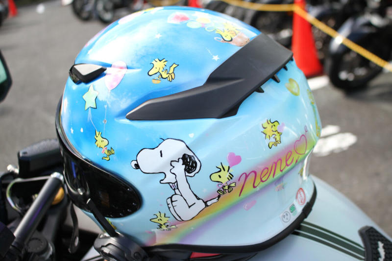 ホワイトの車体+ピンクの差し色で個性的にカスタム ZX-4R, デイトナ主催の人気イベント「茶ミーティング」 (1/4), デイトナ主催の人気イベント「茶ミーティング」 (2/4), デイトナ主催の人気イベント「茶ミーティング」 (3/4), デイトナ主催の人気イベント「茶ミーティング」 (4/4), オーナーさんの愛車を撮影 (1/2), オーナーさんの愛車を撮影 (2/2), オーナーのプロフィール, 車両を購入した理由は？, お気に入りのポイント：ピンクのバックステップ (1/2), 愛車との良い思い出・苦い思い出, ライディングポジション・走行フィーリングは？, お気に入りのポイント, お気に入りのポイント：ピンクのバックステップ (2/2), 購入を検討しているライダーへ (1/3), 愛車を見た周囲の反応は？, このバイクを購入しようとしているライダーに一言, 次に乗り替えるとしたらどんなバイク？, 購入を検討しているライダーへ (2/3), 購入を検討しているライダーへ (3/3)