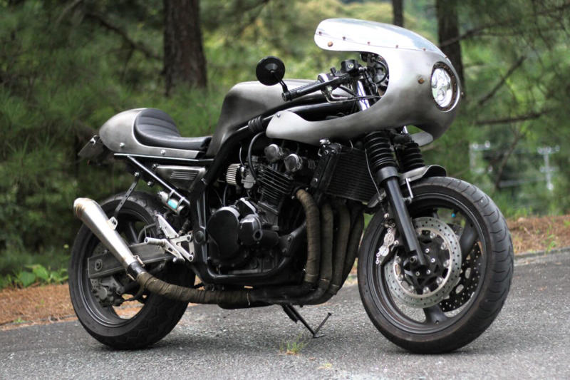 ホワイトの車体+ピンクの差し色で個性的にカスタム ZX-4R, デイトナ主催の人気イベント「茶ミーティング」 (1/4), デイトナ主催の人気イベント「茶ミーティング」 (2/4), デイトナ主催の人気イベント「茶ミーティング」 (3/4), デイトナ主催の人気イベント「茶ミーティング」 (4/4), オーナーさんの愛車を撮影 (1/2), オーナーさんの愛車を撮影 (2/2), オーナーのプロフィール, 車両を購入した理由は？, お気に入りのポイント：ピンクのバックステップ (1/2), 愛車との良い思い出・苦い思い出, ライディングポジション・走行フィーリングは？, お気に入りのポイント, お気に入りのポイント：ピンクのバックステップ (2/2), 購入を検討しているライダーへ (1/3), 愛車を見た周囲の反応は？, このバイクを購入しようとしているライダーに一言, 次に乗り替えるとしたらどんなバイク？, 購入を検討しているライダーへ (2/3), 購入を検討しているライダーへ (3/3)