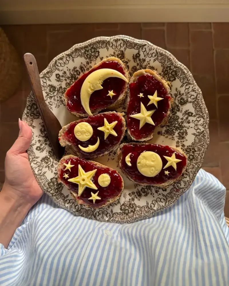 Maximalism, Statement Tree Toppers, Texture and Layering, Food Presentation as Performance, Personal Collections, Neutral Tones, Traditional Colours