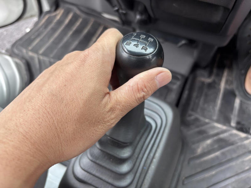 スーパーゾイルエコ, ミッションオイルに添加しても効果的, 今回のテスト車両は…ミッドシップ4WDのアクティトラック！, スーパーゾイルの使い方はカンタン, ① エンジンの伸びがよくなった, ② 室内の音が静かになった, ③ 登坂性能がアップした, ④ アイドリング時の音と振動が増えた？その理由は…