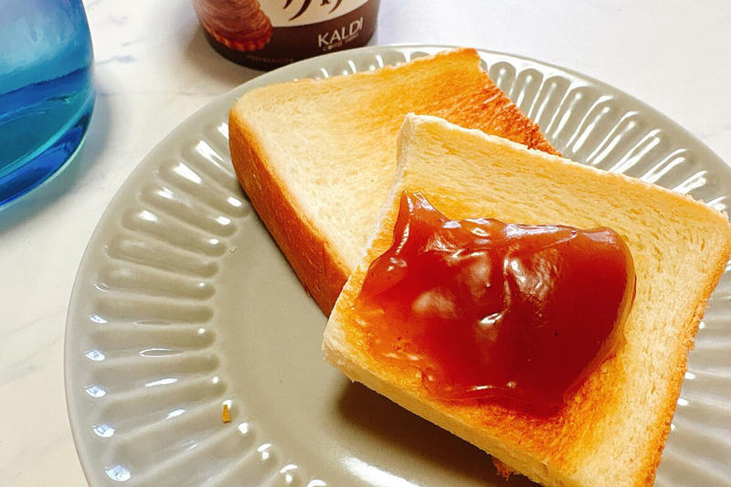 カルディで売りきれ続出の「モンブランクリーム」, 「軽い甘さで後引くおいしさ」にすっかりトリコに, アレンジ1：ビスケットにホイップ合わせで味わい深いスイーツに, アレンジ2：冷凍パイシートで簡単「モンブランパイ」に, おいしい以外の人気の秘訣がつまった「モンブランクリーム」
